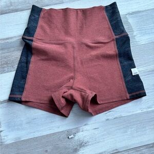 Vuori Women's Two-Tone Bike Shorts - Red and Black